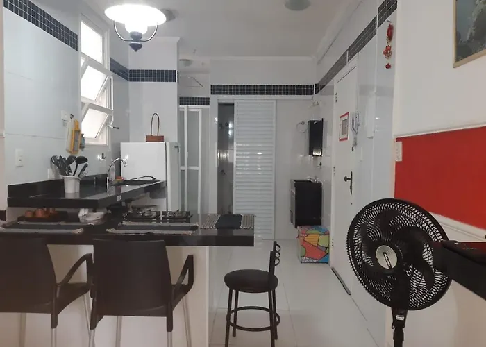 Kitnet em Guarujá - Pitangueiras  Apartamento